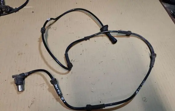 Jeep Grand Cherokee ABS brake wheel speed sensor 