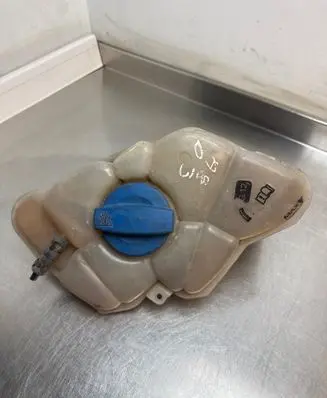Coolant expansion tank/reservoir