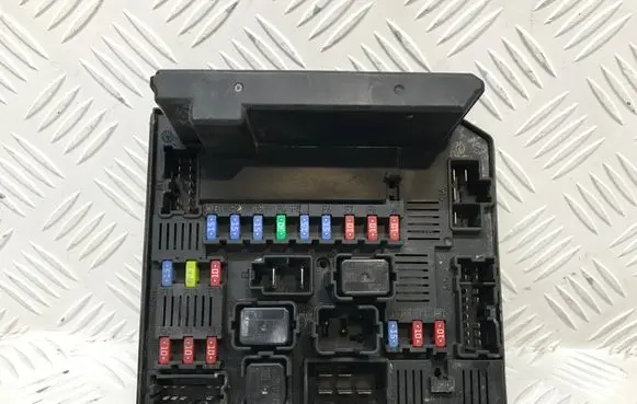 Nissan Qashqai Fuse module 284B7JD00B