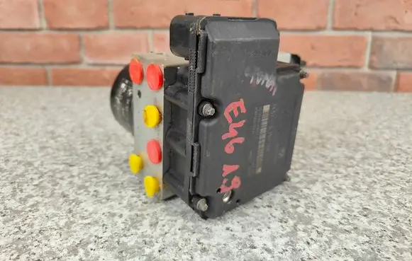 BMW 3 E46 ABS Pump 6751768 6751767