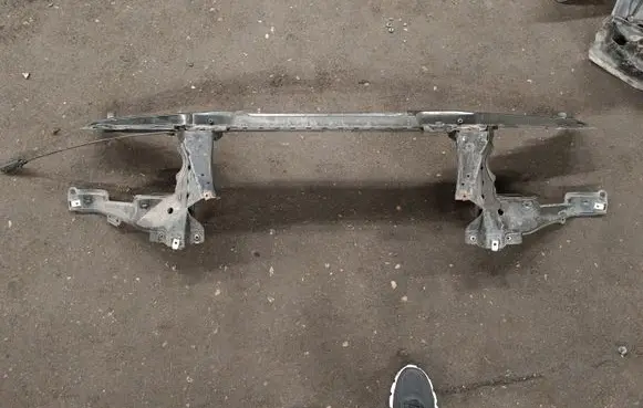 BMW X5 E53 Radiator support slam panel bracket
