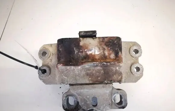 Skoda Octavia Mk2 (1Z) Engine mount bracket