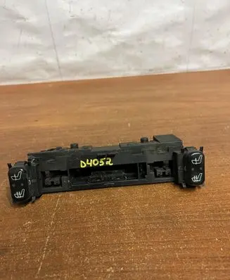 Mercedes-Benz E W210 Seat heating switch 2108200151 D4052