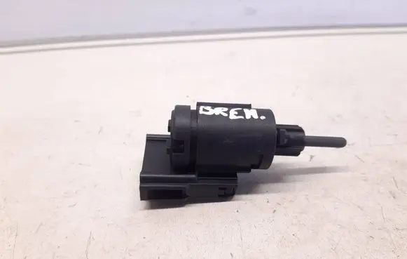 Audi A3 S3 8P Brake pedal sensor switch 3B0945511A 19322007 06435