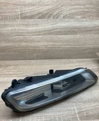 Volkswagen PASSAT B7 Front fog light 176623 17662401