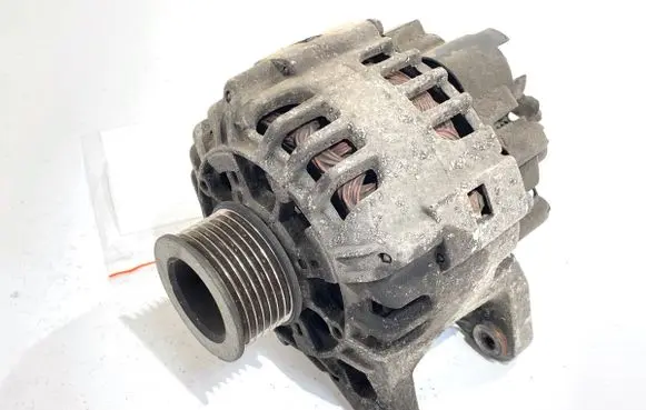 Renault Clio III Generator/alternator 8200654541A