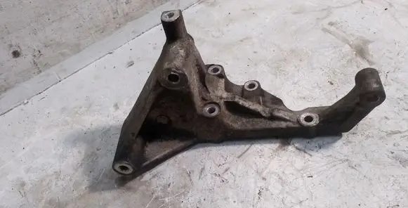 KIA Sorento Generator/alternator bracket 