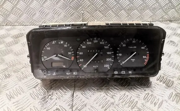 Volkswagen PASSAT B4 Speedometer (instrument cluster) 81117788