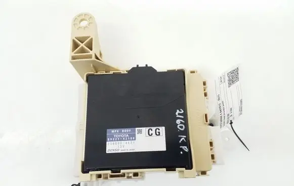 Toyota RAV 4 (XA40) Fuse module 8922142180