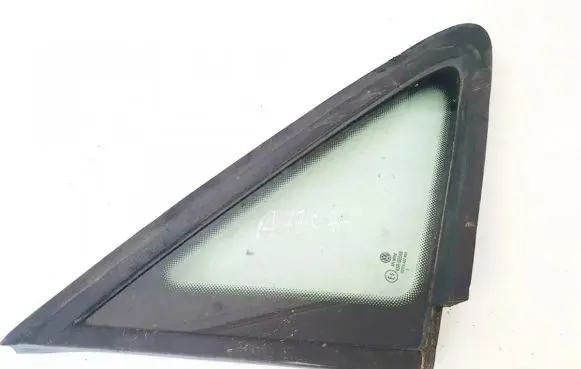 Volkswagen Touran I Front triangle window/glass 