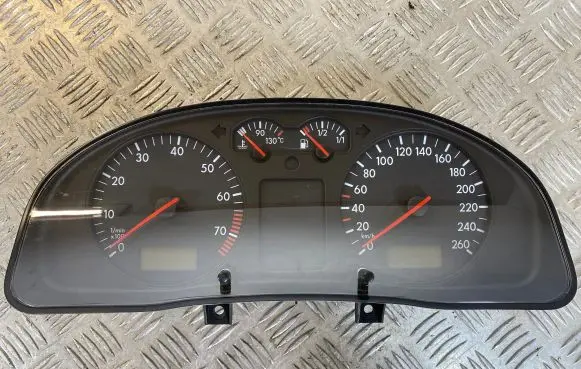 Volkswagen PASSAT B5 Speedometer (instrument cluster) 3B0919881F 110008794006