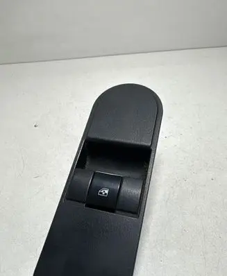 Opel Zafira B Electric window control switch 13228709