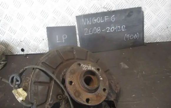 Volkswagen Golf VI Front wheel hub spindle knuckle