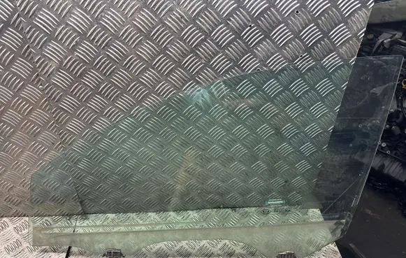 KIA Sportage Front door window glass four-door