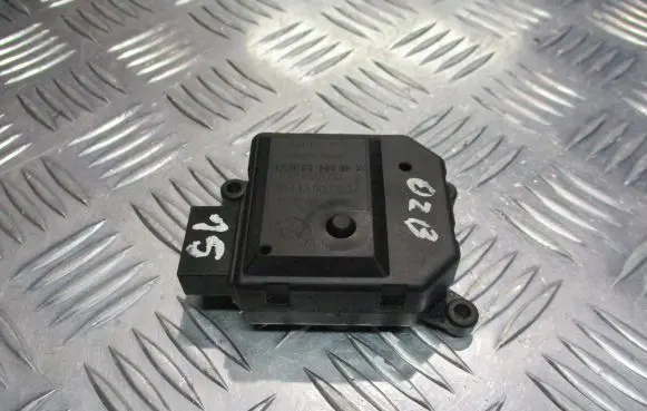 Opel Zafira B Central body control module 309368000B