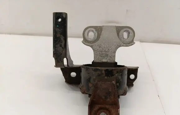 MG ZS Engine mount bracket 10241848