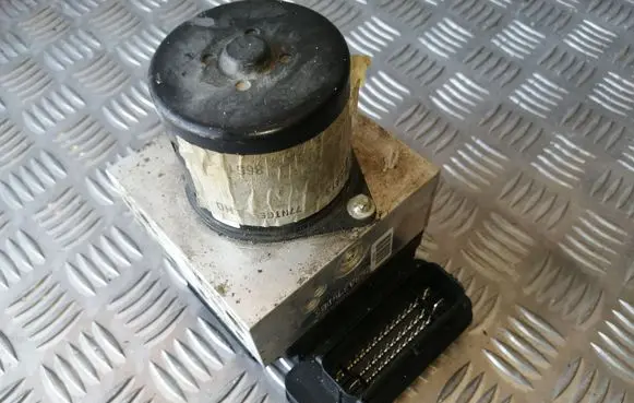 Opel Insignia A ABS Pump 13328651