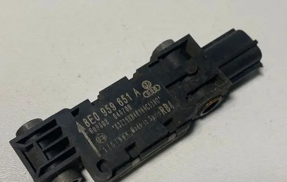 Audi A4 S4 B7 8E 8H Airbag deployment crash/impact sensor 8E0959651A