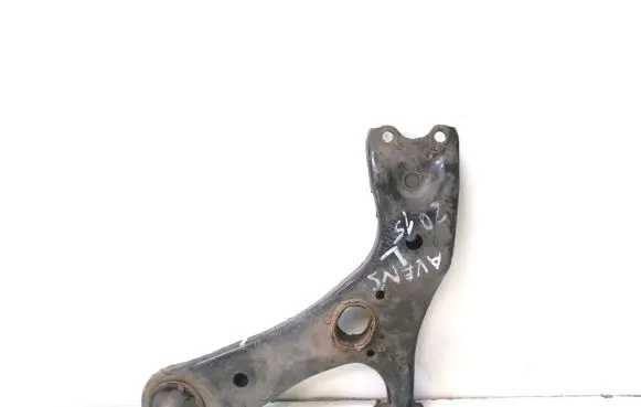 Toyota Avensis T270 Front lower control arm/wishbone