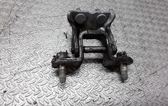 Mitsubishi Grandis Rear door upper hinge