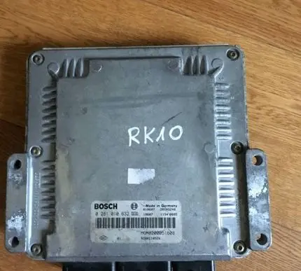 Renault Trafic II (X83) Engine control unit/module 8200118526 28SA5248 0281010632