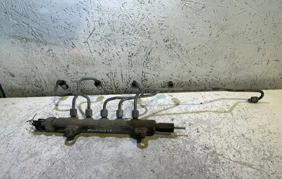 Toyota Avensis T250 Fuel distributor 