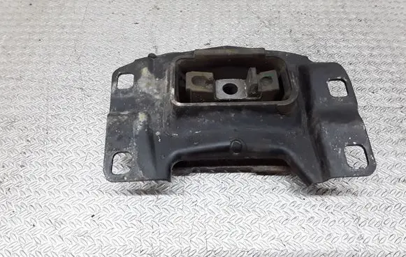 Ford Focus Engine mount bracket