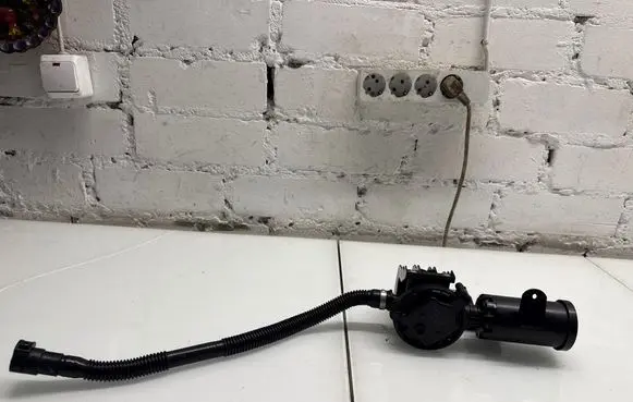 Active carbon filter fuel vapour canister