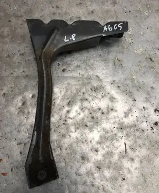 Audi A6 S6 C5 4B Fender mounting bracket 4B0821135ABILI 4B0821135A