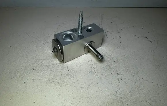 Mercedes-Benz S W222 Air conditioning (A/C) expansion valve A2228300684 A2228300184 A2228300006