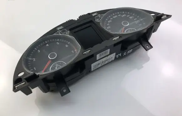 Volkswagen PASSAT CC Speedometer (instrument cluster) 3C8920870B