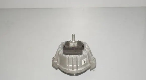 Engine mount bracket