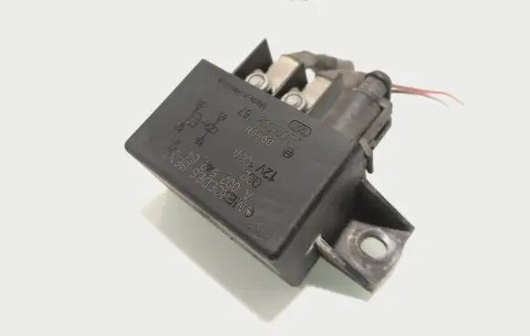 Mercedes-Benz E W211 Charging relay A0025426419 0332002167