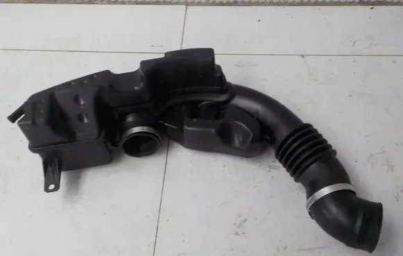 Subaru Outback Intake resonator 