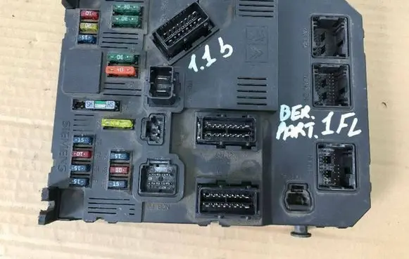 Citroen Berlingo Fuse module 9652474880 S118085120