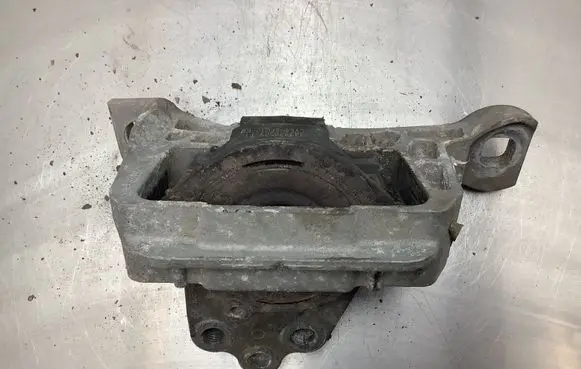 Ford C-MAX II Engine mount bracket CV616F012EA 141920529