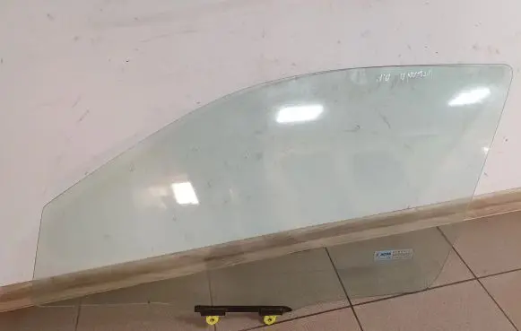 Mitsubishi Outlander Front door window glass four-door