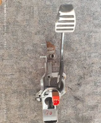 Nissan Qashqai+2 Brake pedal 1048X11