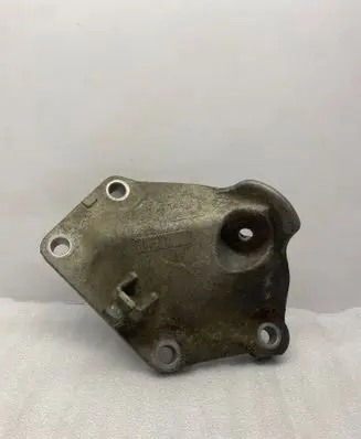 Engine mounting bracket