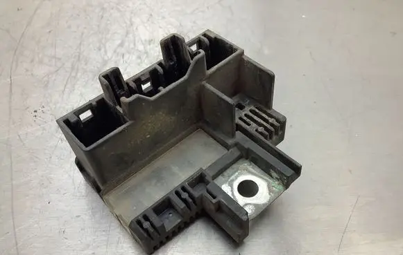 Toyota Yaris Battery relay fuse 