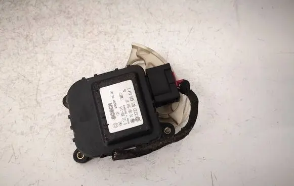 Volkswagen PASSAT B5 Air flap motor/actuator 8D1820511E