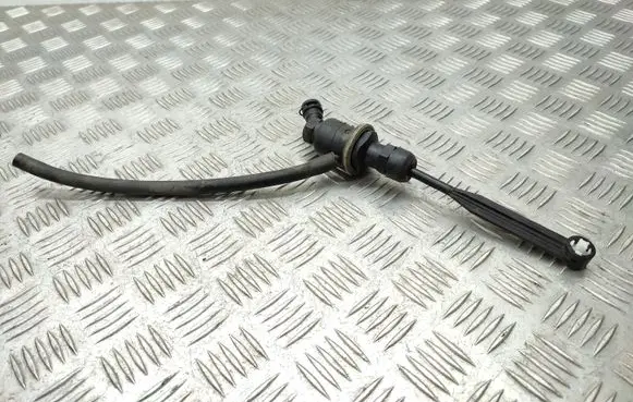 Renault Master III Clutch master cylinder 8200673232C