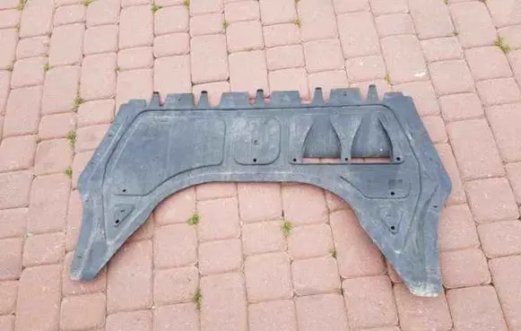 Audi A4 S4 B5 8D Engine splash shield/under tray 8PO825237