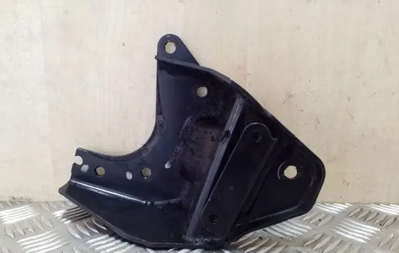 Volvo S40, V40 Engine mounting bracket