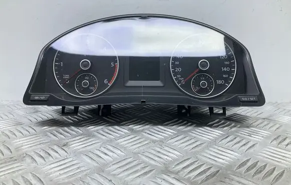 Volkswagen Scirocco Speedometer (instrument cluster) 1K8920974A