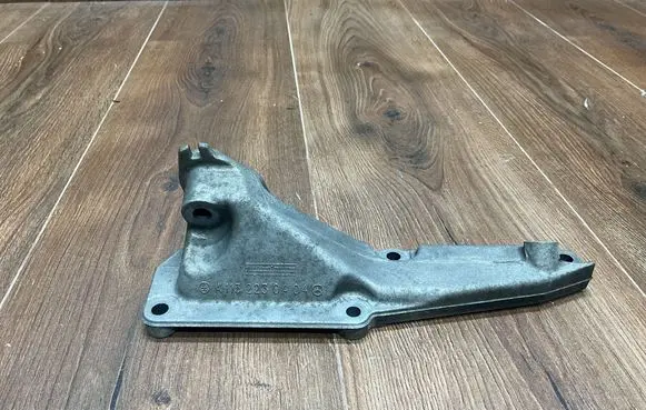 Mercedes-Benz SL R129 Engine mounting bracket A1132230404 1132230404