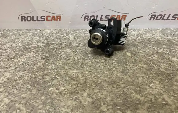 BMW 5 E60 E61 Tailgate exterior lock 82410889 7090705