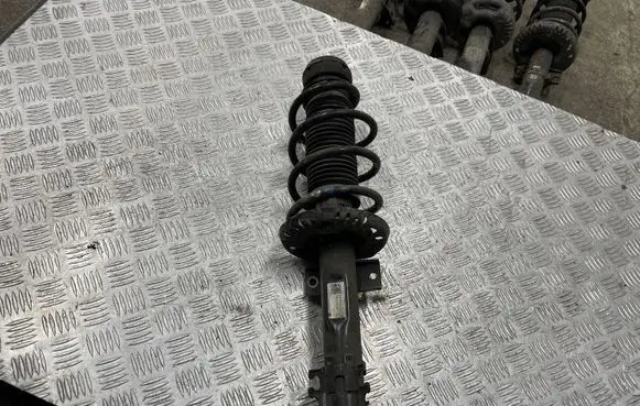 Seat Toledo IV (NH) Front shock absorber/damper 6R0413031BA