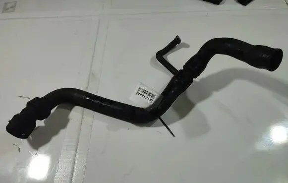 Volkswagen PASSAT B5 Engine coolant pipe/hose 