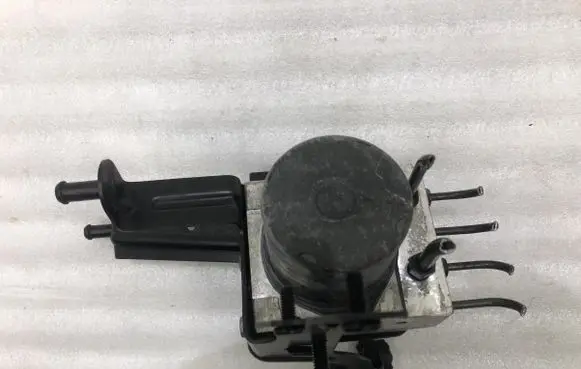 BMW 5 E60 E61 ABS Pump 6758743